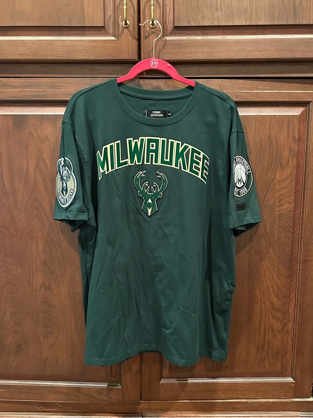 Milwaukee Bucks tee sz 2XL